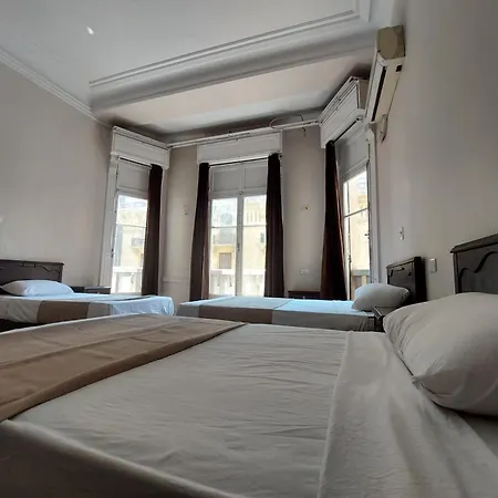 The Traveler'S House Hostel-2